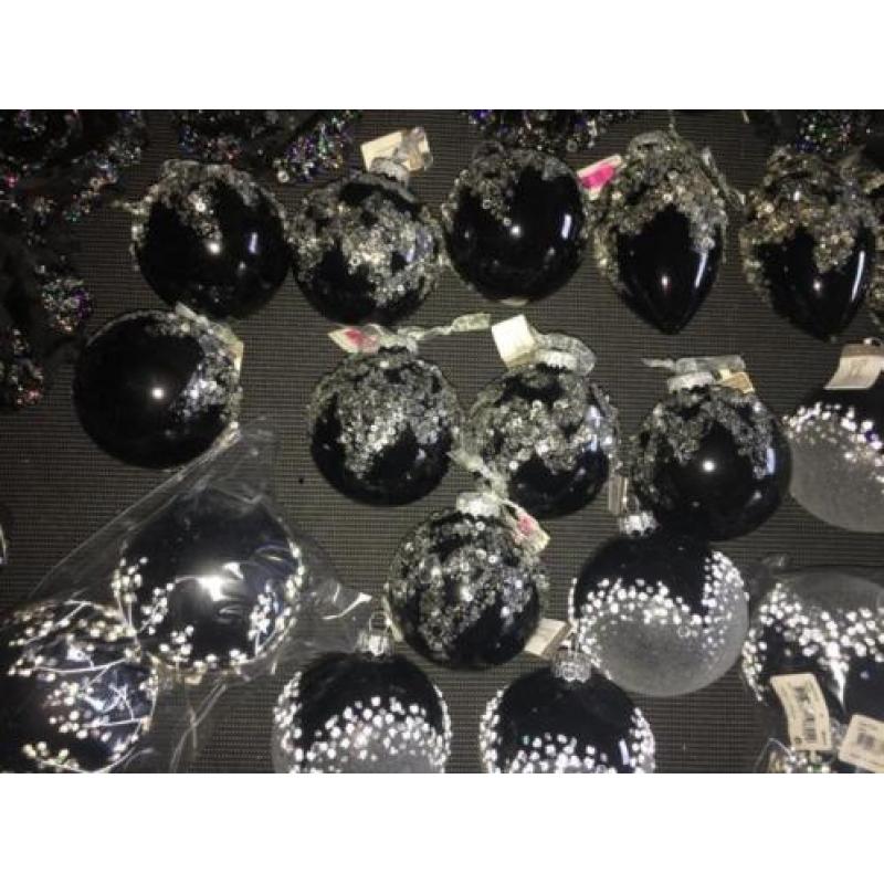 Zwarte glitter kerstballen