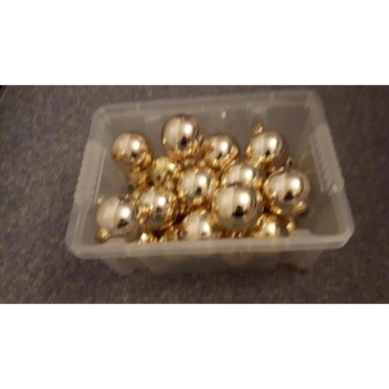27 goudkleurige kerstballen