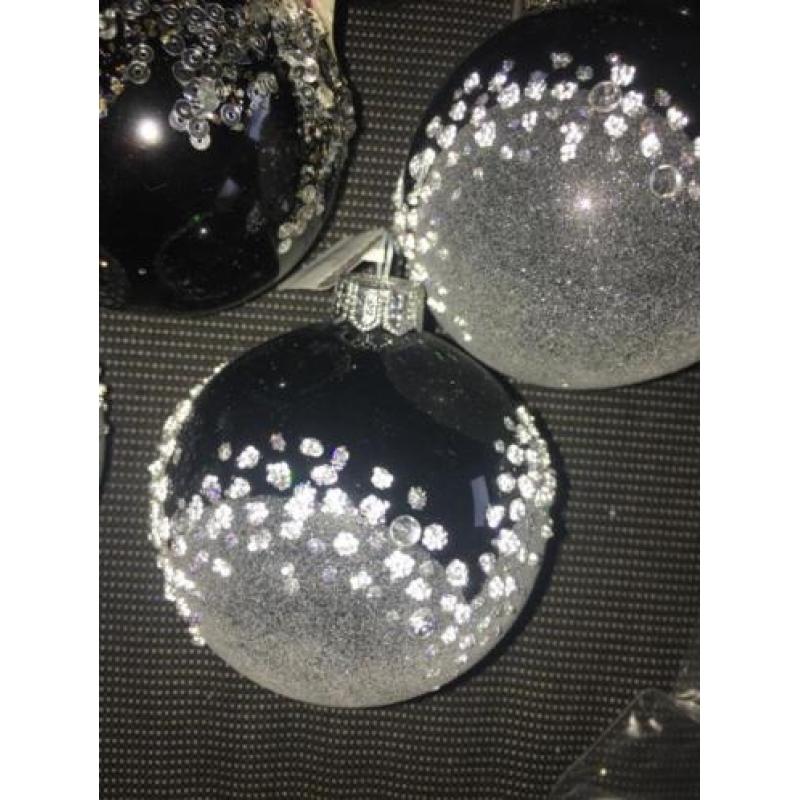 Zwarte glitter kerstballen