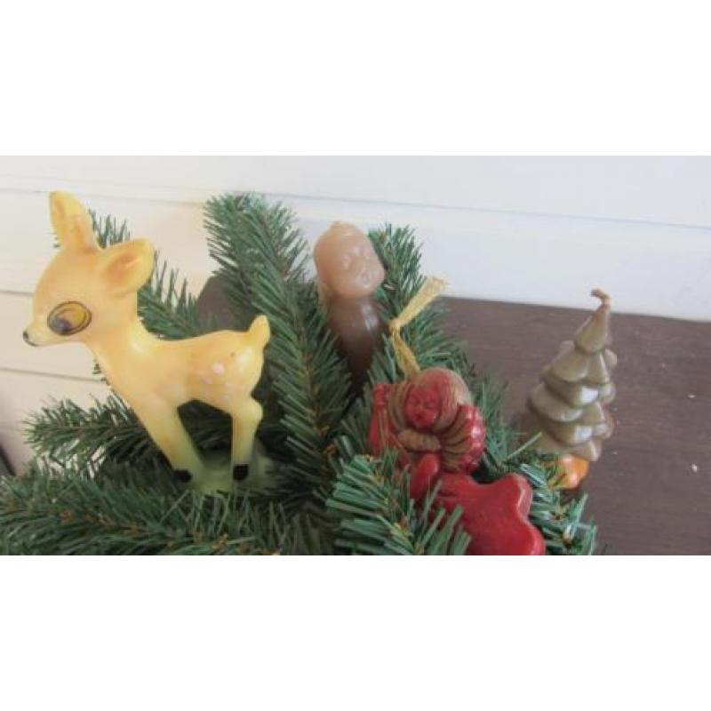 Allerlei kerstfiguurtjes in kaarsuitvoering voor kersstal