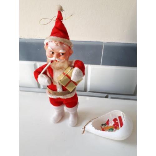 Oude kerst; kerstman en kerstbal met kerstmannetje