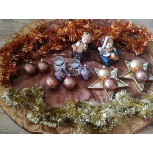 Kerstboom met kerstspullen