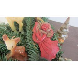 Allerlei kerstfiguurtjes in kaarsuitvoering voor kersstal