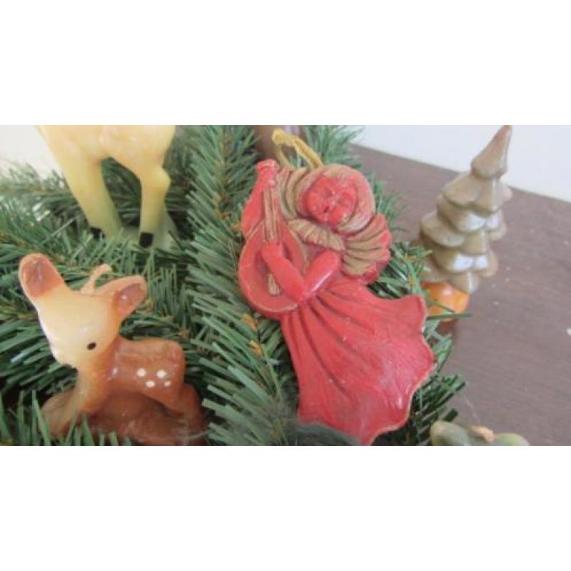 Allerlei kerstfiguurtjes in kaarsuitvoering voor kersstal