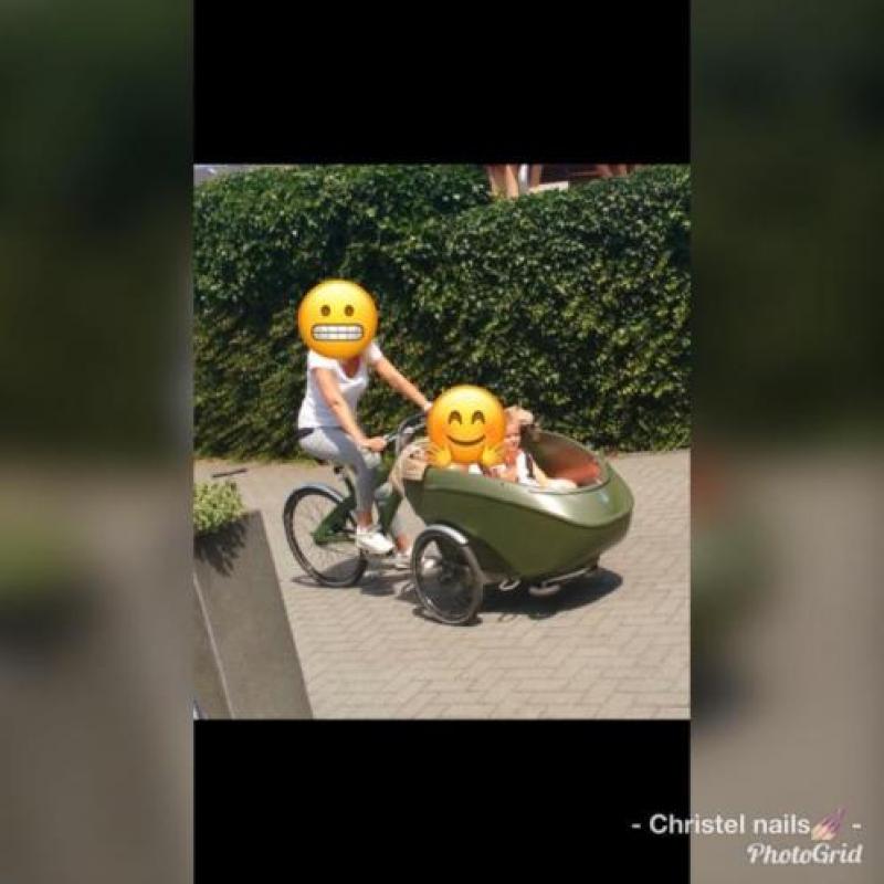 Bakfiets trio bike met dichte overkapping die open kan