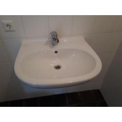 Villeroy &boch wastafel NIEUW en kraan van grohe ,spiegel