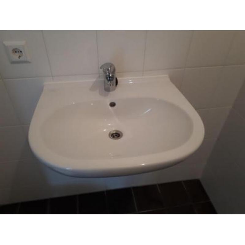 Villeroy &boch wastafel NIEUW en kraan van grohe ,spiegel