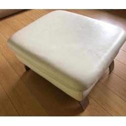 Wit leren trendy design hocker met gehaakte hoes