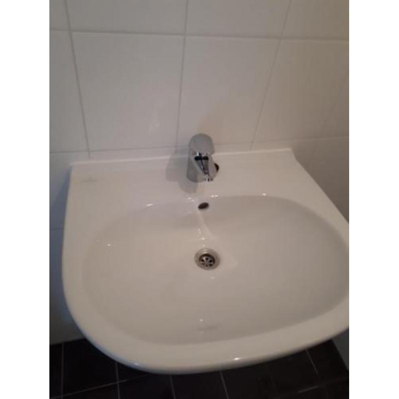 Villeroy &boch wastafel NIEUW en kraan van grohe ,spiegel