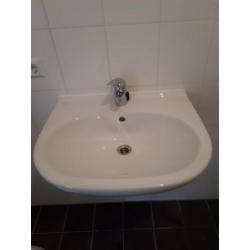 Villeroy &boch wastafel NIEUW en kraan van grohe ,spiegel