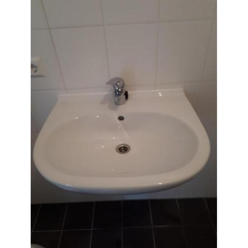 Villeroy &boch wastafel NIEUW en kraan van grohe ,spiegel
