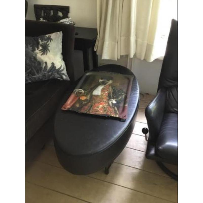 Marouschka Metz Design hocker/ poef van zwart leder
