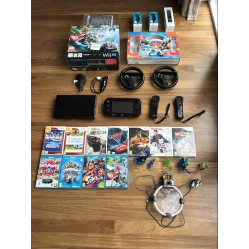 Wii U 32GB + 2 extra controllers + 11 spellen