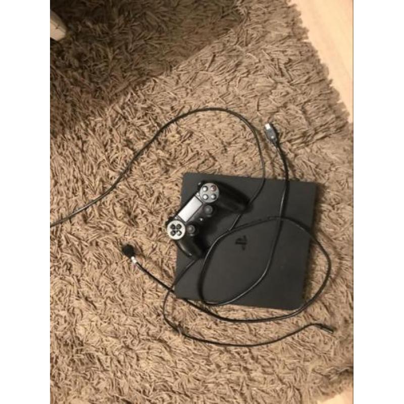 Playstation 4 slim + controller