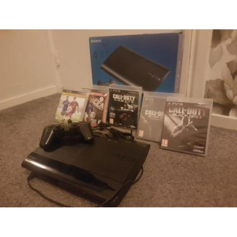 PS3 slim met extra ingebouwd geheugen en diverse spellen