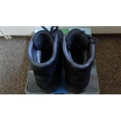 Gewoon als nieuw deze mooie wandelschoenen Meindls M2 zwart.