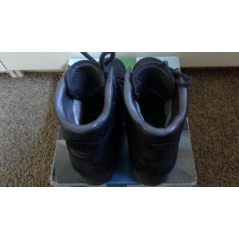 Gewoon als nieuw deze mooie wandelschoenen Meindls M2 zwart.