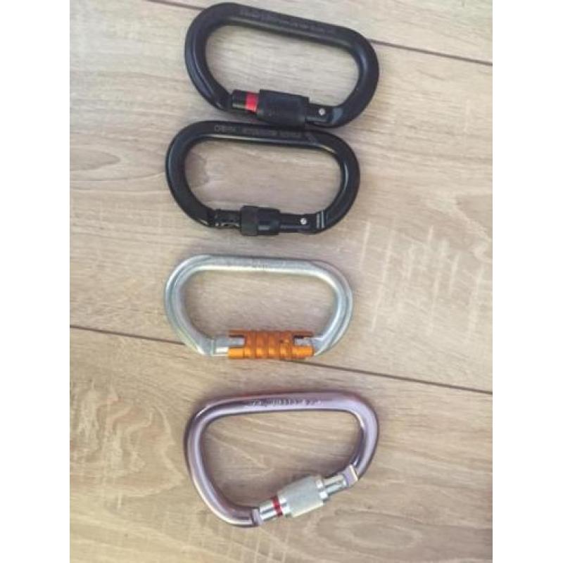 Diverse klimmaterialen, oa Petzl Slings, katrollen, karabine