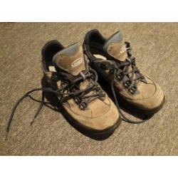 Lowa lage dames bergschoenen. Goede staat. Gore-tex, 37,5.