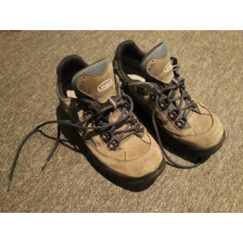 Lowa lage dames bergschoenen. Goede staat. Gore-tex, 37,5.