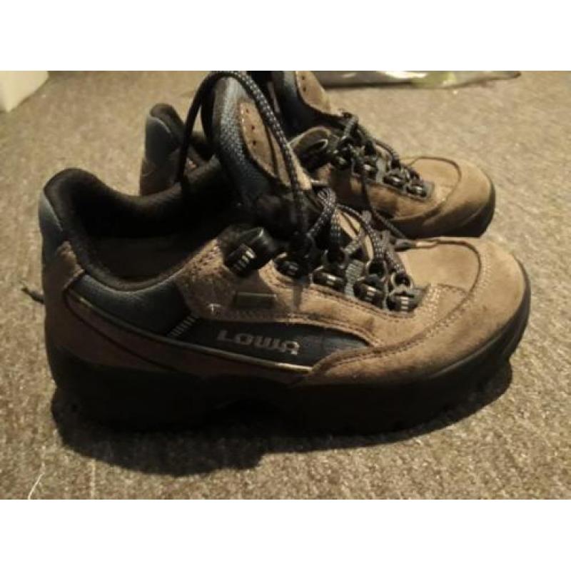 Lowa lage dames bergschoenen. Goede staat. Gore-tex, 37,5.