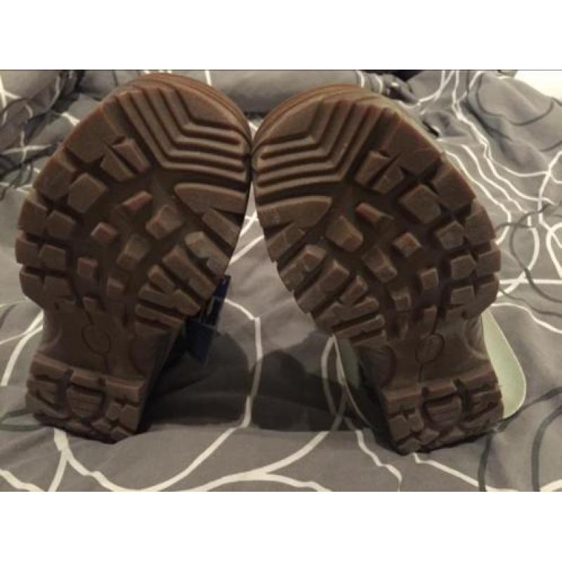 Te koop nieuwe meindlls maat 43/44 €75 vaste prijs
