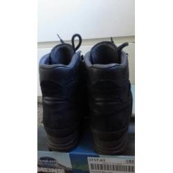 Gewoon als nieuw deze mooie wandelschoenen Meindls M2 zwart.